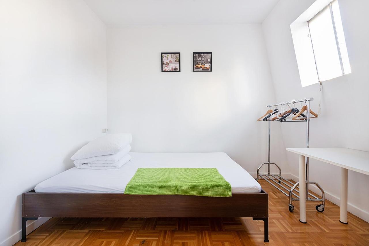 Cameleon Paris Guesthouse Pantin Exterior photo