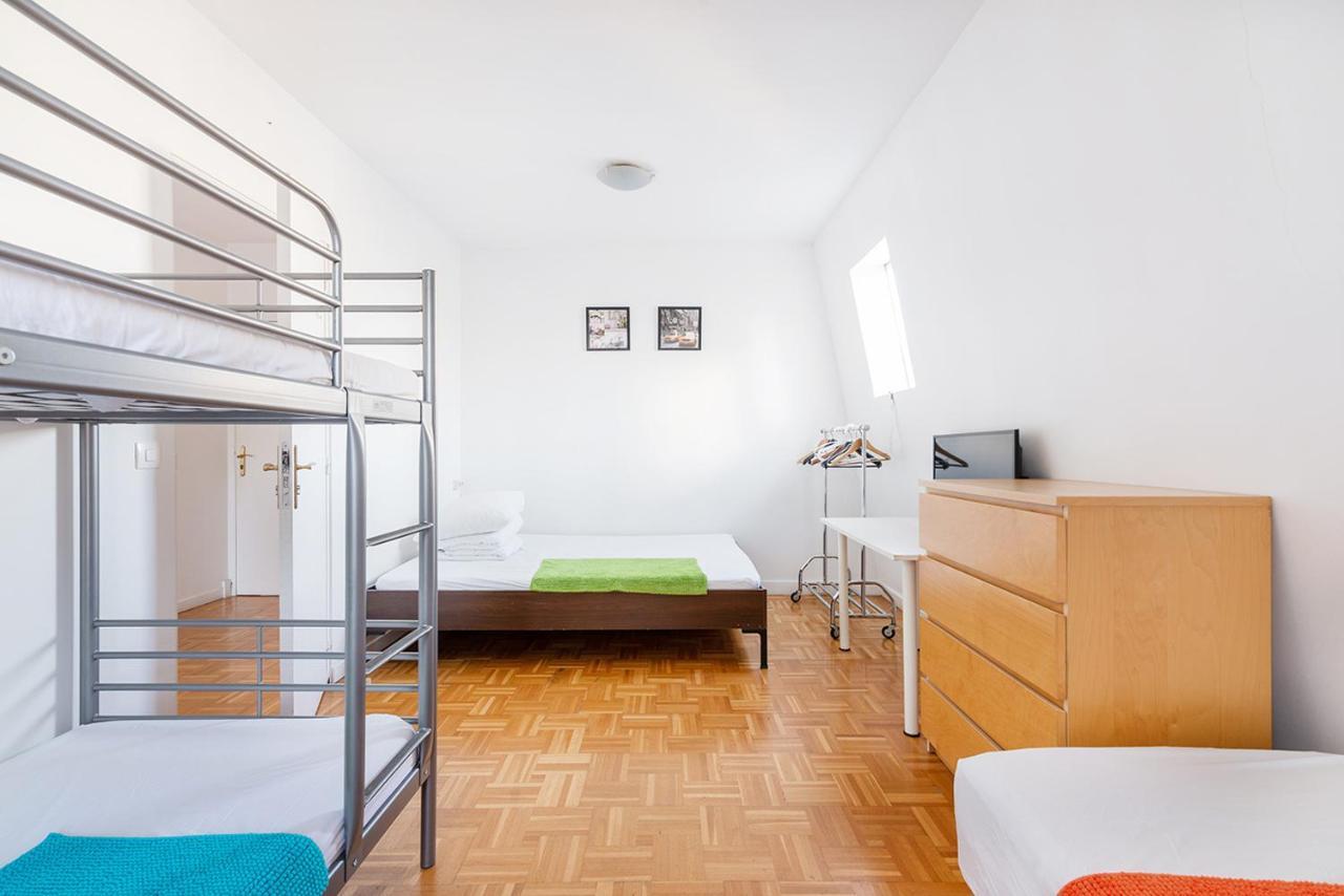 Cameleon Paris Guesthouse Pantin Exterior photo